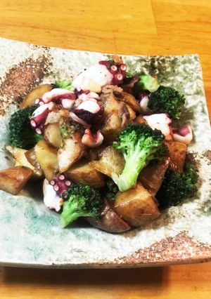 蛸とブロッコリーのアンチョビジャガ芋炒め-レシピのメイン写真
