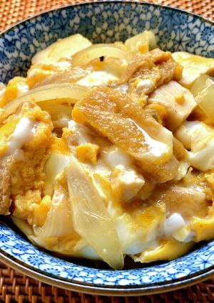 お手頃満足♪玉ねぎと薄揚げ・豆腐の卵丼-レシピのメイン写真