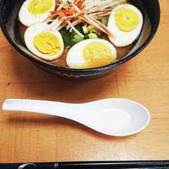 รูปของ スープから作るピリ辛味噌ラーメン！