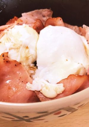 簡単ポーチドエッグとハムのバターソテー丼-レシピのメイン写真