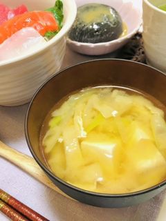 簡単・豆腐と油揚げとネギのお味噌汁-レシピのメイン写真