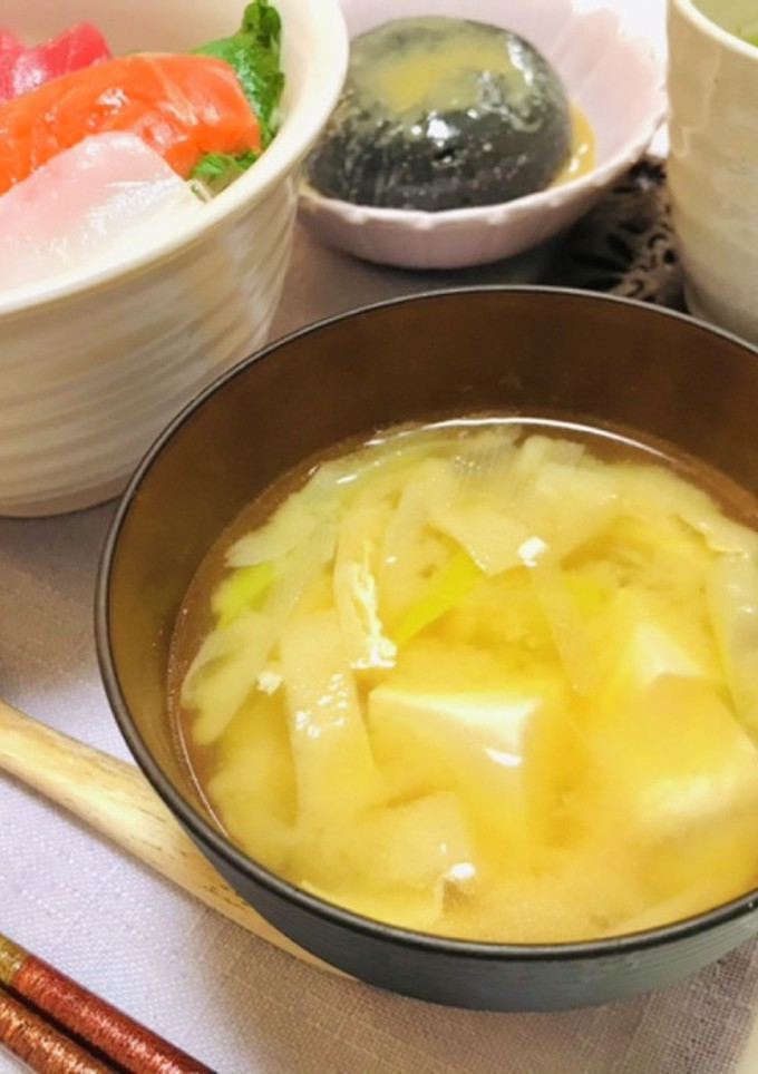 簡単・豆腐と油揚げとネギのお味噌汁-レシピのメイン写真