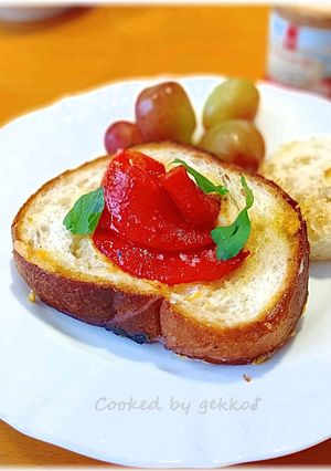 月の輝く夜に＊パプリカのせた目玉焼きトースト-レシピのメイン写真