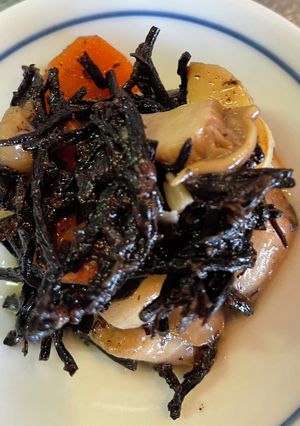 チュルンとお麩が美味しいヒジキの煮物-レシピのメイン写真
