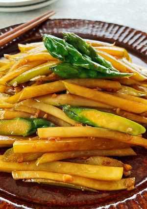 アスパラと新じゃがのにんにく醤油炒め-レシピのメイン写真