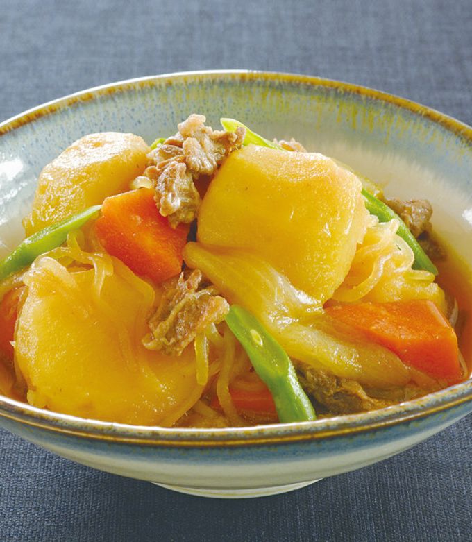 電気圧力鍋です！番号入力と食材でそれどうりの料理に簡単になります！ アイリスオーヤマ電気圧力鍋【無水肉じゃが】入れて待つだけ簡単