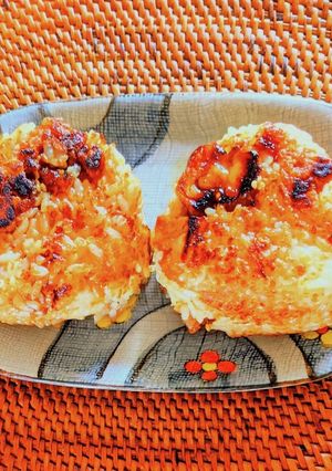 唐揚げIN悪魔の焼きおにぎり-レシピのメイン写真