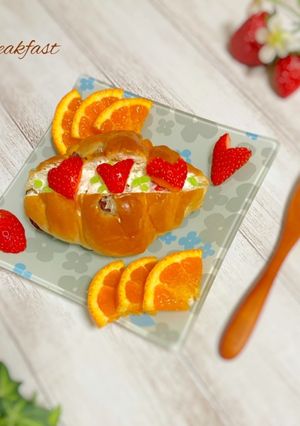 苺生クリームサンド☆ロールパン-レシピのメイン写真