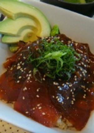 マグロの漬け丼アボカド添え-レシピのメイン写真