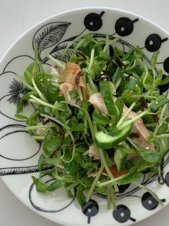塩昆布と胡瓜、豆苗とチキンの胡麻サラダ-レシピのメイン写真