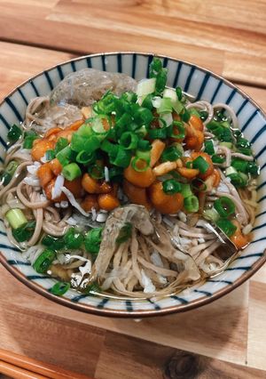 ランチに♪しらすとなめこの冷たい蕎麦-レシピのメイン写真
