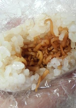 チキンラーメン★おにぎり-レシピのメイン写真