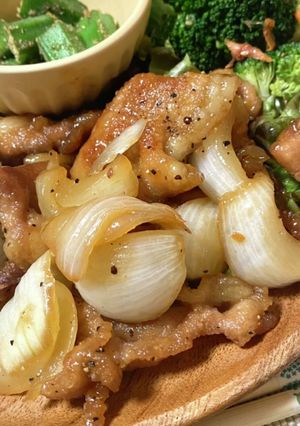 豚こま肉と新玉の甘辛ペッパー炒め*+-レシピのメイン写真