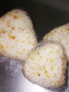 残りご飯でおにぎり☆梅☆-レシピのメイン写真