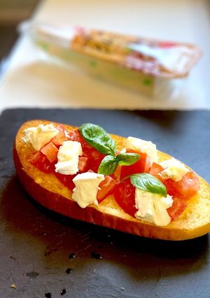 チーズとトマトのオリーブオイルカナッペ-レシピのメイン写真