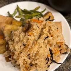 A picture of 鶏の炊き込みご飯.