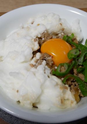 不器用卵白メレンゲ魯肉飯風挽肉丼-レシピのメイン写真
