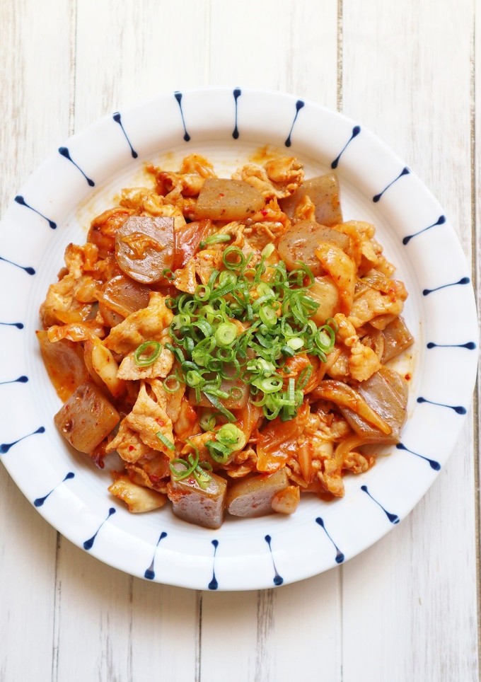 簡単！豚肉とこんにゃくのキムチ炒め-レシピのメイン写真