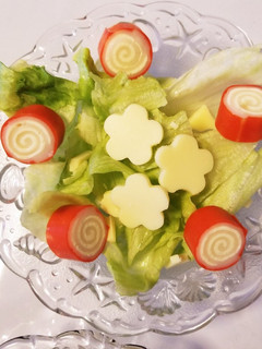 かにかまチーズのくるくる花チーズサラダ♡-レシピのメイン写真