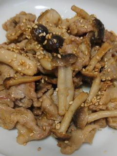 簡単!豚肉としめじのごまマヨ炒め-レシピのメイン写真