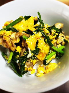 豚コマにら玉丼-レシピのメイン写真