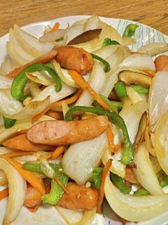 焼肉のタレで新玉ねぎ&ソーセージの炒め物-レシピのメイン写真