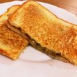 残ったカレーでホットサンド