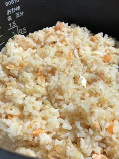 炊飯器で簡単!生鮭炊き込みご飯☆-レシピのメイン写真