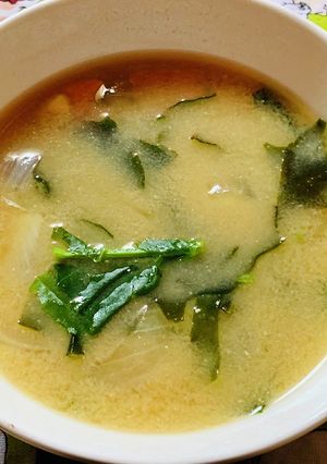 味噌汁(新玉葱・のらぼう菜・ワカメ)-レシピのメイン写真