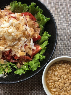 トマトと玉ねぎの納豆ドレッシングサラダ-レシピのメイン写真