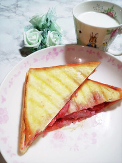 苺とホワイトチョコのホットサンド。*♡-レシピのメイン写真