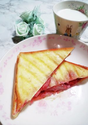 苺とホワイトチョコのホットサンド。*♡-レシピのメイン写真