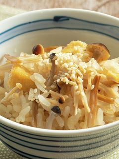 炊飯器で作るきのこと油揚げの炊き込みご飯-レシピのメイン写真