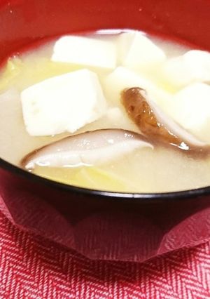 白菜と椎茸と豆腐の味噌汁-レシピのメイン写真