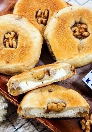 クリームチーズ入り平焼きくるみパン-レシピのメイン写真