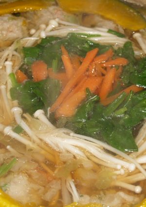 ~かりかり鶏皮を薬味に~エビぶー団子鍋-レシピのメイン写真