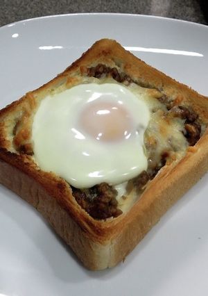 とろ〜りチーズのガパオトースト-レシピのメイン写真