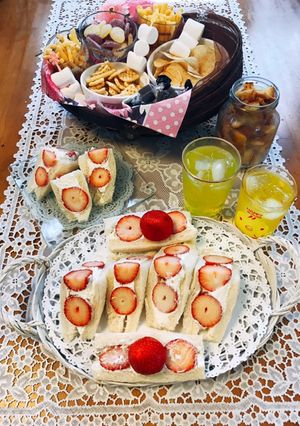 イチゴサンド､市販のお菓子でパーティ~-レシピのメイン写真