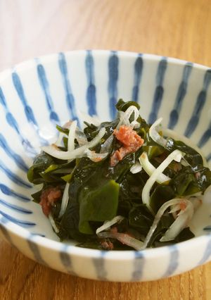 ワカメ・玉ねぎ梅干しの酢の物♪さっぱり-レシピのメイン写真