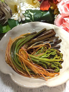 今が旬!ゴマ油風味のワラビの一本漬け。-レシピのメイン写真