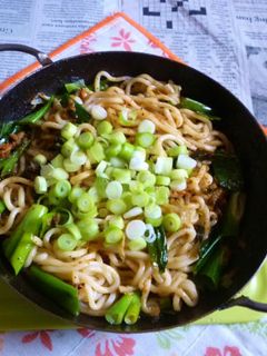 サーモン・オイルで九条ネギの焼きうどん-レシピのメイン写真
