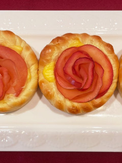 りんごとカスタードの薔薇パン-レシピのメイン写真