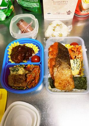夫と小学生のお弁当（ハンバーグと焼き鮭）-レシピのメイン写真