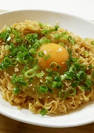 簡単カルボナーラ風?!釜玉チキンラーメン-レシピのメイン写真