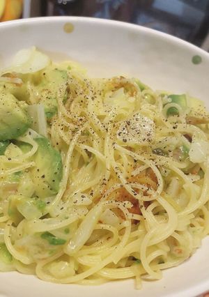 新玉ねぎとアボカドのパスタ-レシピのメイン写真