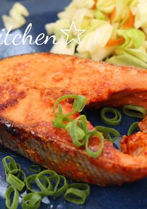 うま辛〜♪鮭のハリッサ漬け焼き-レシピのメイン写真