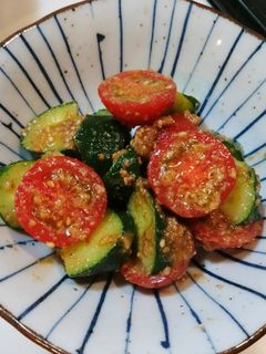 簡単!きゅうりとミニトマトのごま和え♪-レシピのメイン写真