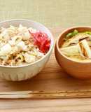 ねぎとツナの炊き込みご飯とねぎの味噌汁