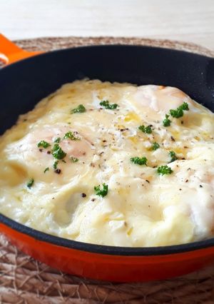 簡単朝食♪チーズマヨ乗せベーコンエッグ-レシピのメイン写真