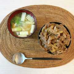 簡単すぎる♡これだけ！ごま油de焼肉丼-レシピのメイン写真